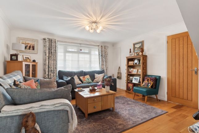 23 Lavinia Way, Littlehampton photo 2