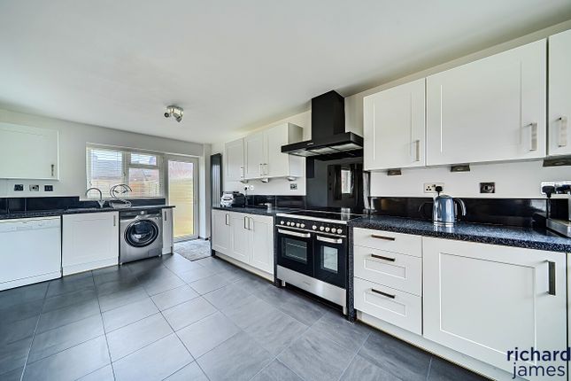 7, Danestone Close, Swindon photo 2