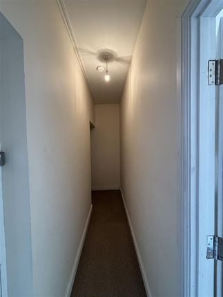 64A (Flat 1), High Street, Rushden photo 4