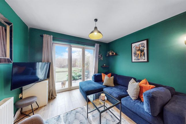 Flat for sale in Scrubs Lane, College Park, London