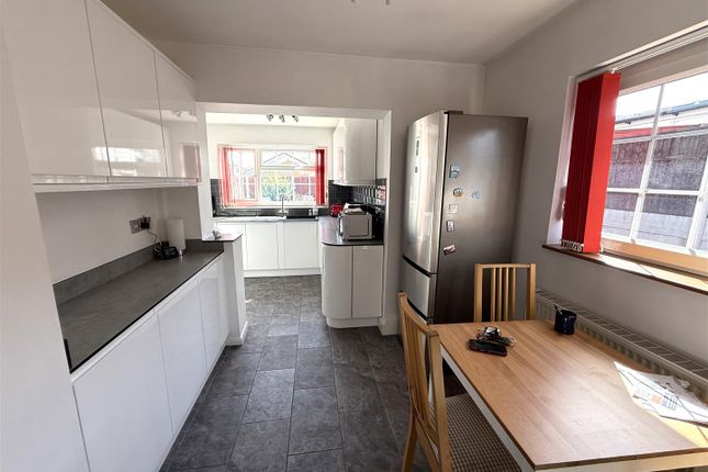52, Dovedale Crescent, Belper photo 4
