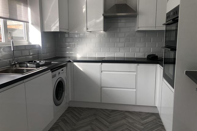 9, Chapel Close, Bedford photo 5