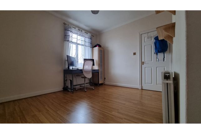Flat for sale in Newhouse Road, Grangemouth