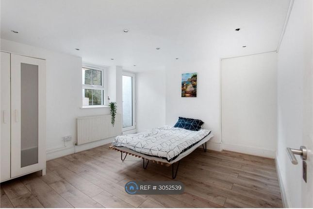A Thistlewaite Road, London photo 5