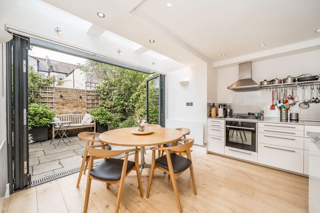 25, Cochrane Road, London photo 4