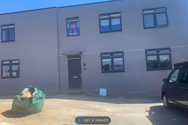 Studio flat on Flat, London Road, Burgess Hill, £900/mo