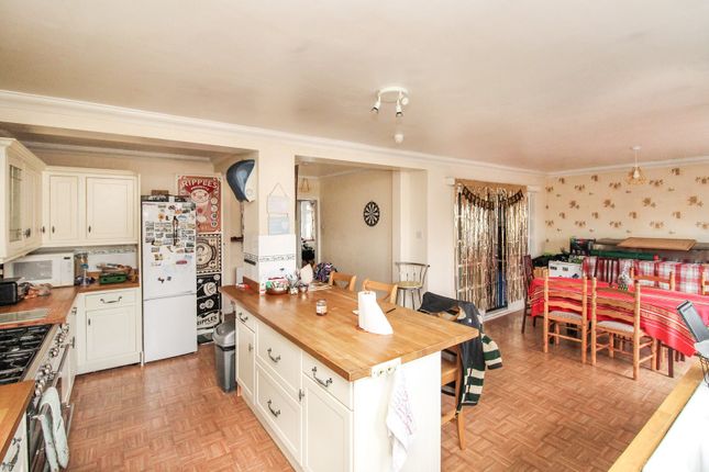 60, Barnfield Road, Crawley photo 4