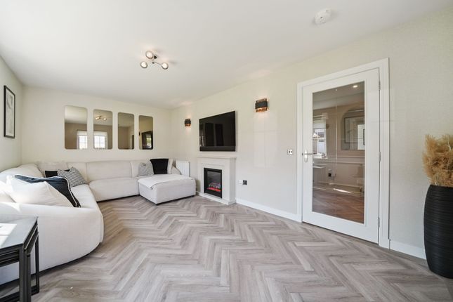 71 Barrow Drive, Glasgow photo 4