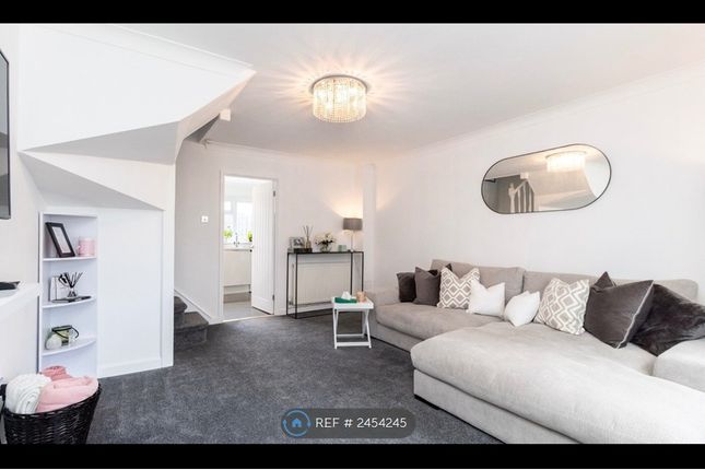 A Nightingale Close, Rainham, Gillingham photo 4