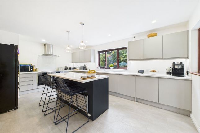 45 Ashdale Park,, Finchampstead, Berkshire photo 3