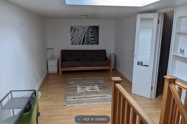 Flat, Island House Wandle Road, Morden photo 5