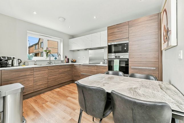 Turnstone Way, Huddersfield photo 3