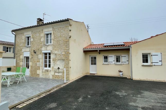 Thumbnail Property for sale in Surgeres, Poitou-Charentes, 17700, France