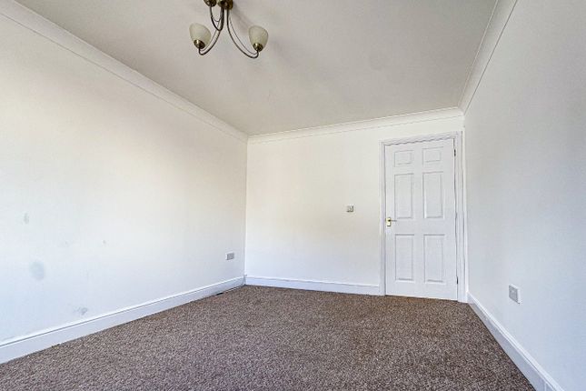 9, Severn Drive, Taunton photo 2