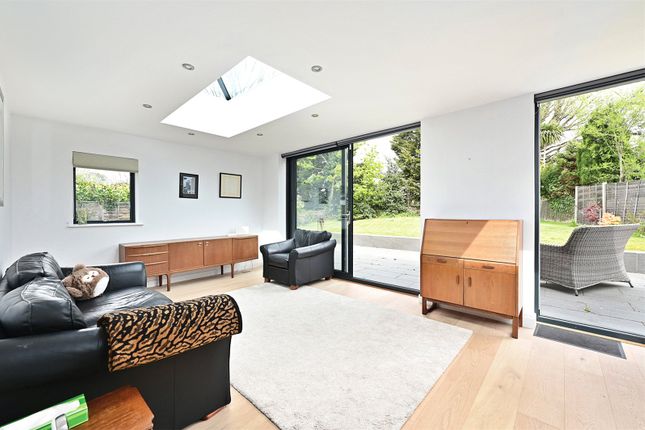 29, Beresford Close, Camberley photo 3