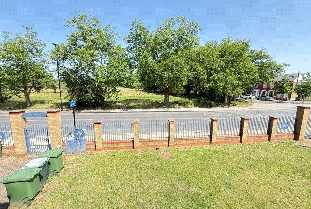 8, Forest Drive, London photo 2