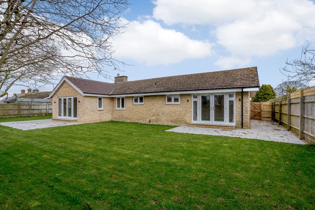Bungalow to rent in The Butts, Aynho, Banbury, Oxfordshire
