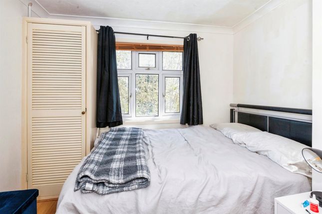 Flat for sale in Hencroft Street South, Slough