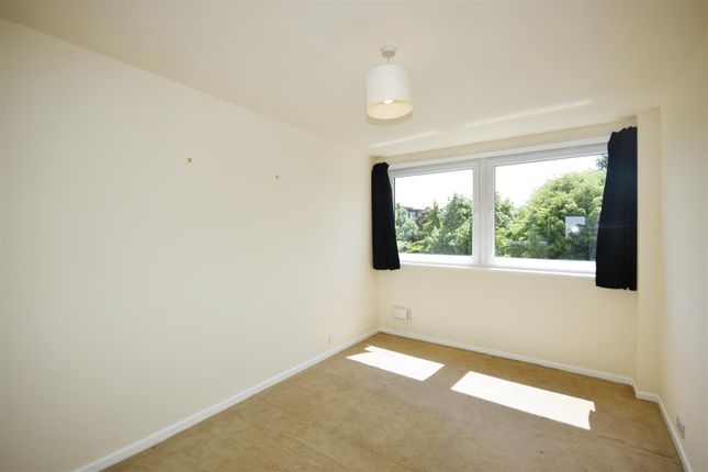 43, Romulus Court, Brentford photo 4