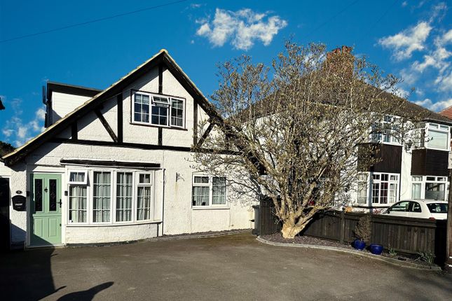 9, Honeycrock Lane, Salfords, Redhill photo 2