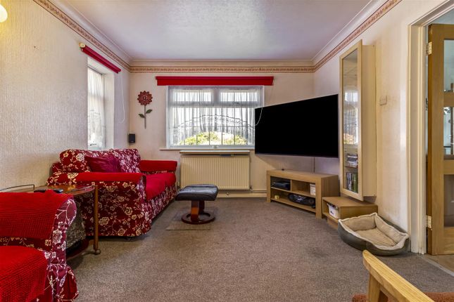36, Elm Park, Worthing photo 4