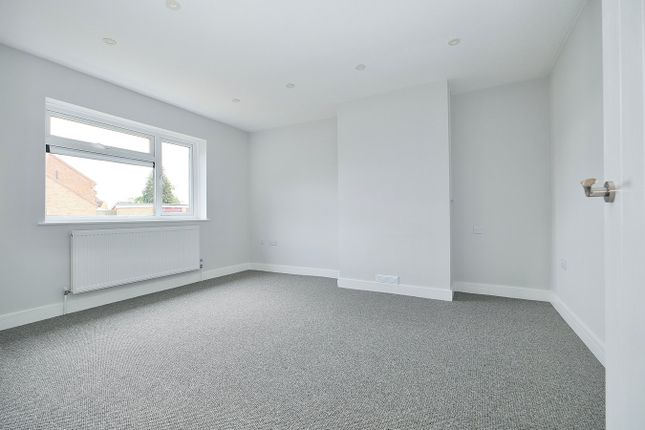 17, Field Close, Huntingdon photo 2