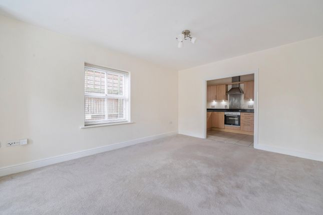 118, Tilt Road, Cobham photo 2