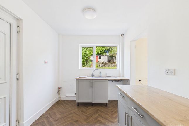 36 Calley Down Crescent, Croydon photo 3