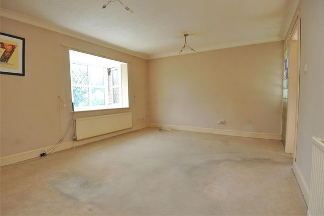 7, Crawshaw Road, Ottershaw photo 4