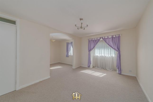 15, Chalk Hill Court, Dundee photo 2