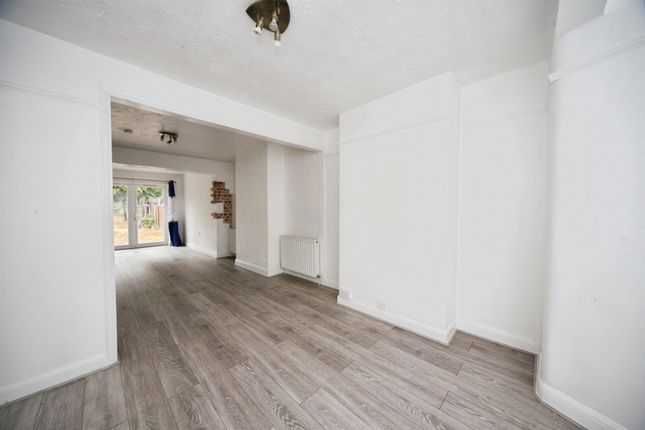 49, Browning Road, Luton photo 2