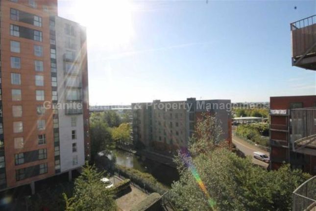 Flat to rent in 3 Stillwater Drive, Sportcity, Manchester