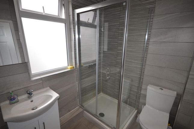 Room 3, 38, Clarendon Gardens, Wembley photo 3