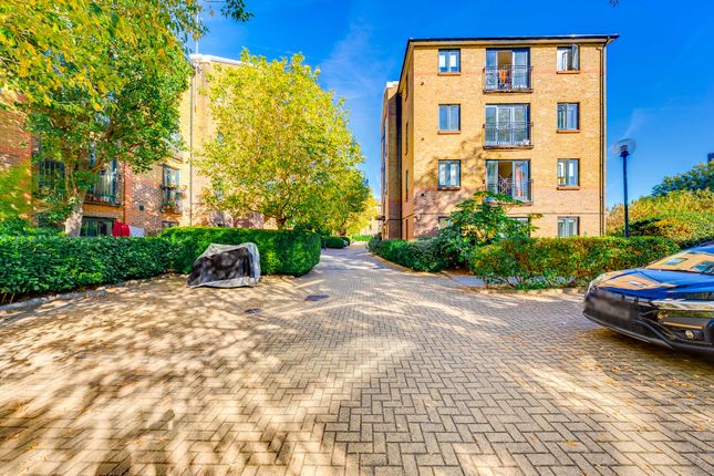 Flat 6-g1, Kempton Court, Durward Street, London photo 2