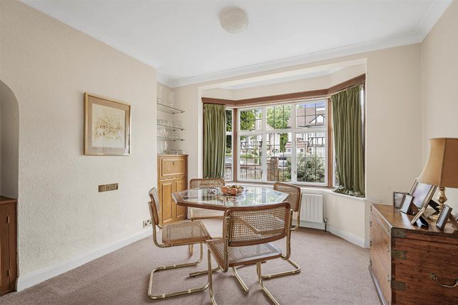 89, Cardinal Avenue, Kingston Upon Thames photo 4