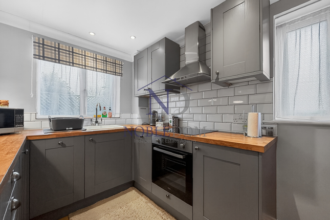45 Crestwood Way, Hounslow photo 3