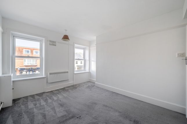 Flat 2, Shelley House, Bishopric, Horsham photo 4