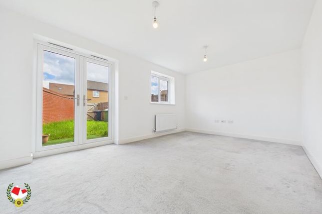 15, Rudge Close, Gloucester photo 2