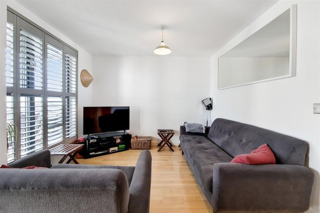 Flat for sale in Forest Lane, London