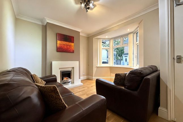 18 Ipswich Street, Swindon photo 2