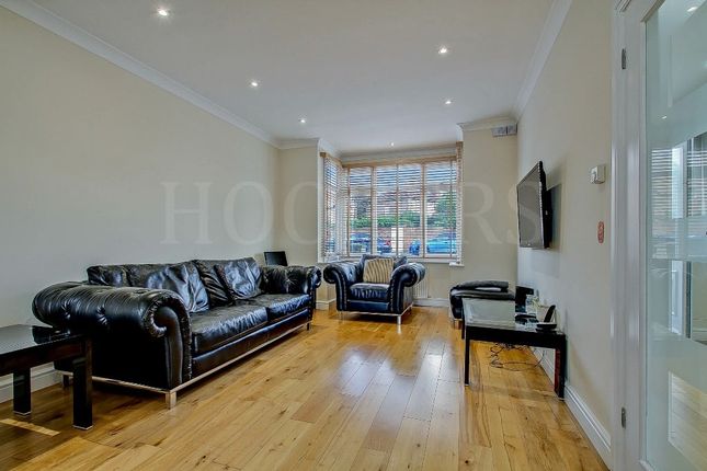 18, Avondale Avenue, London photo 2