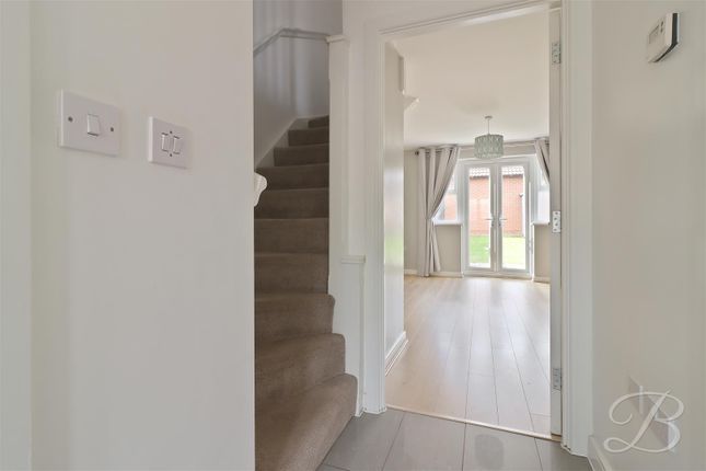 6, Vicarage Walk, Chesterfield photo 4