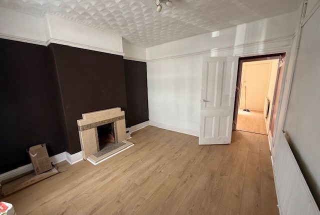 62, Peterborough photo 2