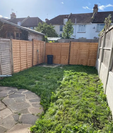 Oakleigh Avenue, Southend-on-Sea photo 5
