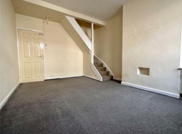 8, HINCKLEY photo 3