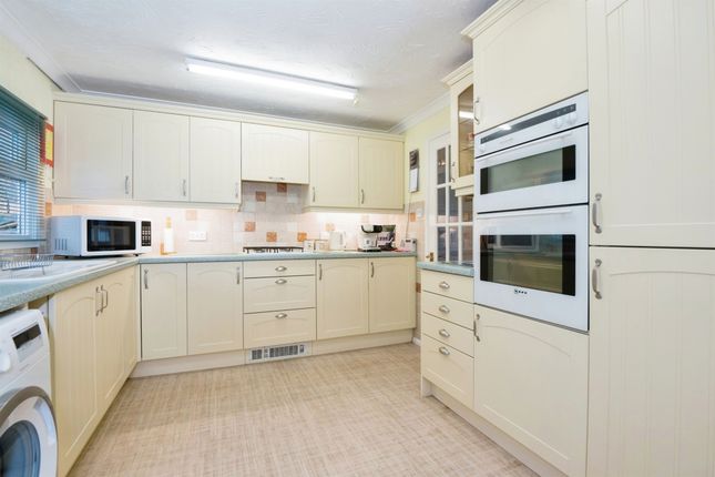 Mobile/park home for sale in Glen Mobile Home Park, Colden Common, Winchester