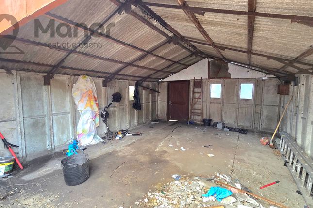 7 Selwyn Avenue, Ilford photo 4