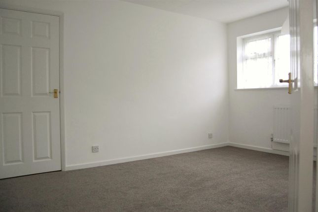 3, Winton Court, Petersfield photo 2