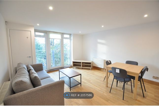 Flat to rent in Sunningfields Road, London