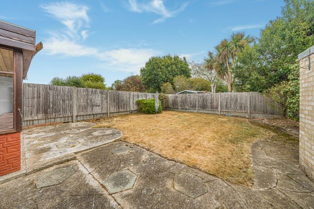 15 Bush Road, Shepperton, Surrey photo 4